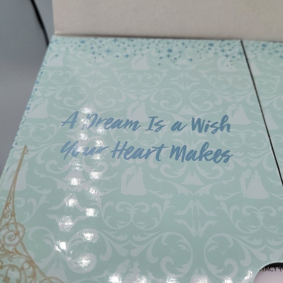 New Scentsy Cinderella’s Carriage Warmer - Picture 6 of 10